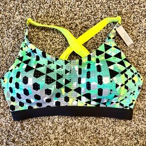 Victoria's Secret Athletic Sports Bra Women’s Size 32D Padded Wireless NWT